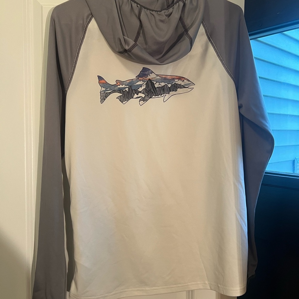 Patagonia Women’s Medium White Hoodie with Fish